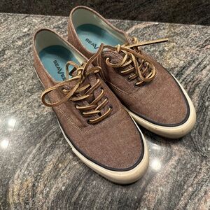 Barely worn! Men’s SeaVees Legend sneakers